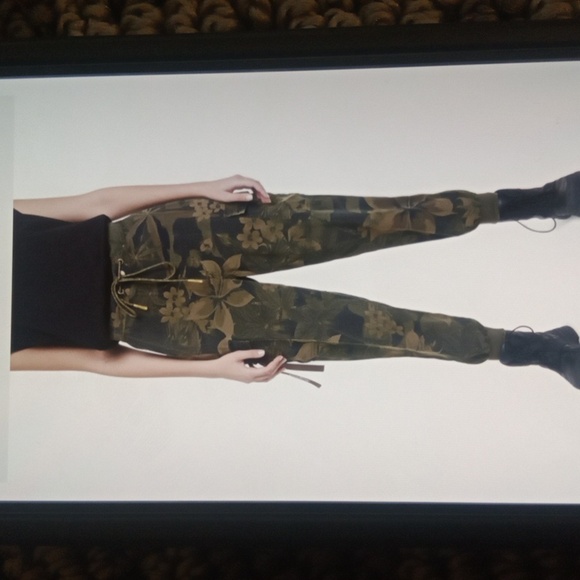 Desigual Malala Camoflowers Womens Jogger Pants Cargo Military Size Medium - Picture 6 of 11
